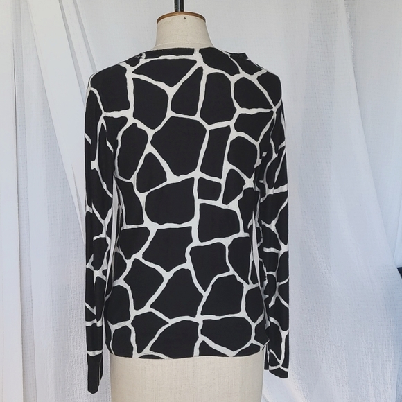 Michael Kors Reversible Giraffe Print Knit - Picture 2 of 7